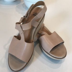 CLARKS Cushion Soft Nude Wedges